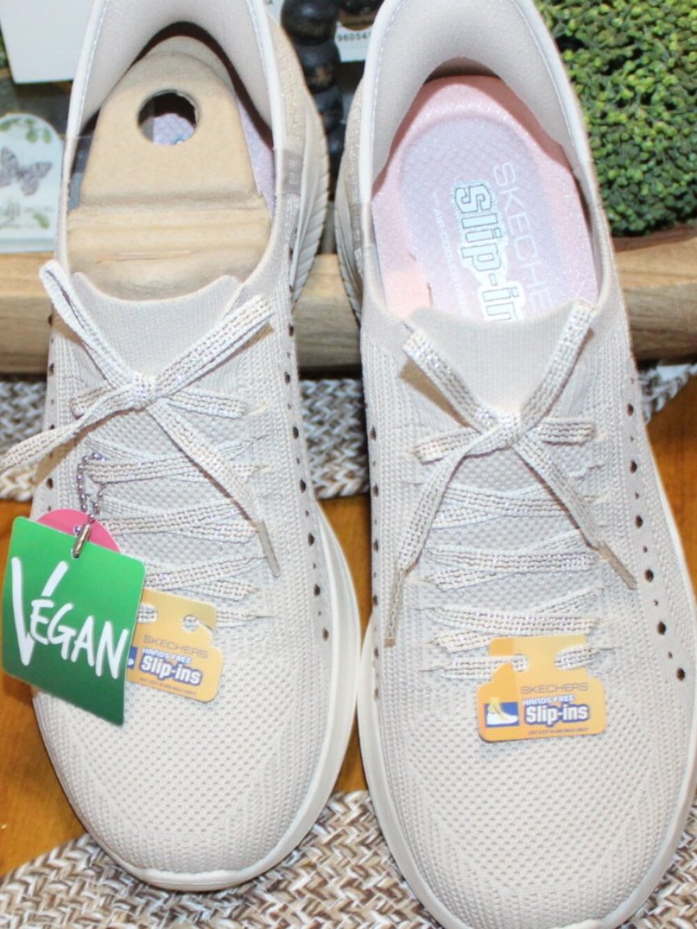 NWT Skechers hands free slip ins women's 9 1/2 . AWESOME! - Picture 2 of 12